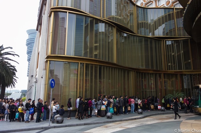 Tourist & Gamblers Flocking to Hotel Lisboa